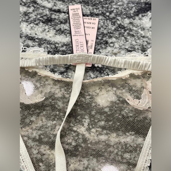 Victoria’s Secret V string Panty Large - Picture 9 of 9